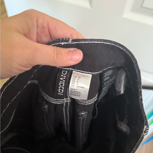 H&M Divided Black Cargo Pants Women’s Size 4 – Contrast Stitch Utility Y2K Style - Picture 5 of 6